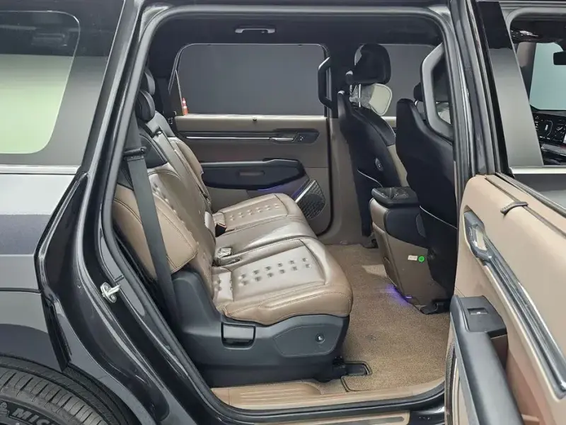 2023 Kia EV9 с пробегом 22 216 км