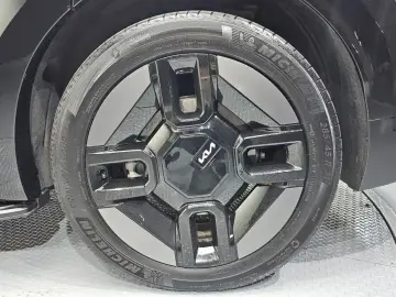 2023 Kia EV9 с пробегом 57 108 км