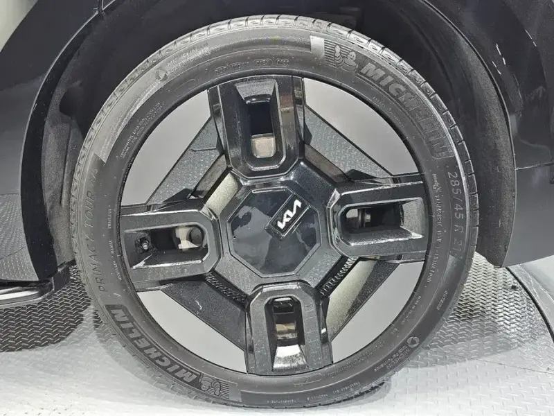 2023 Kia EV9 с пробегом 57 108 км