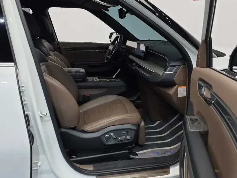 2023 Kia EV9 с пробегом 48 404 км