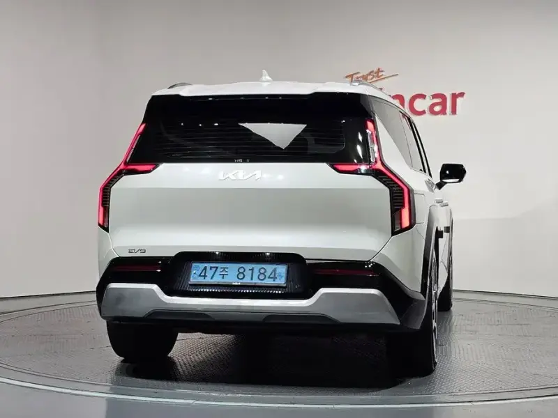2023 Kia EV9 с пробегом 45 137 км