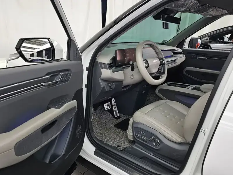 2023 Kia EV9 с пробегом 45 137 км