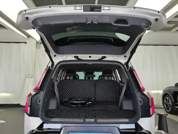 2023 Kia EV9 с пробегом 45 137 км