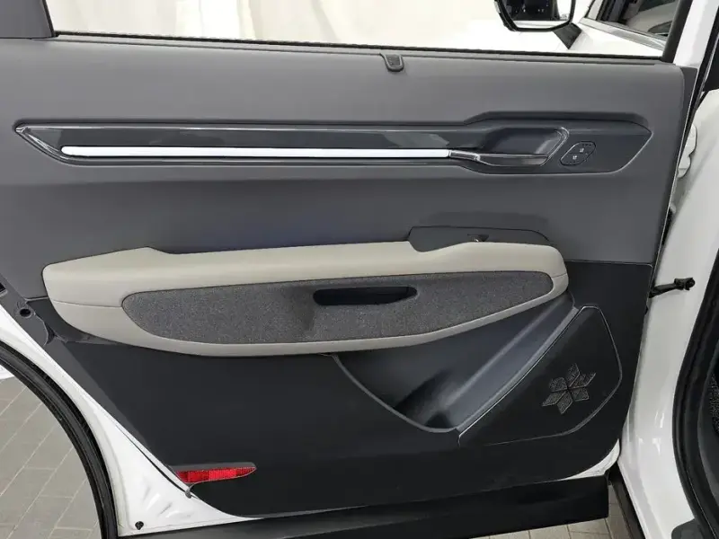 2023 Kia EV9 с пробегом 45 137 км