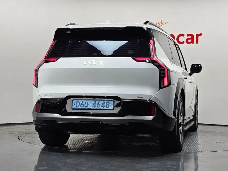 2023 Kia EV9 с пробегом 19 263 км
