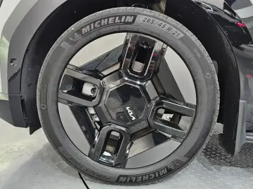 2023 Kia EV9 с пробегом 19 263 км