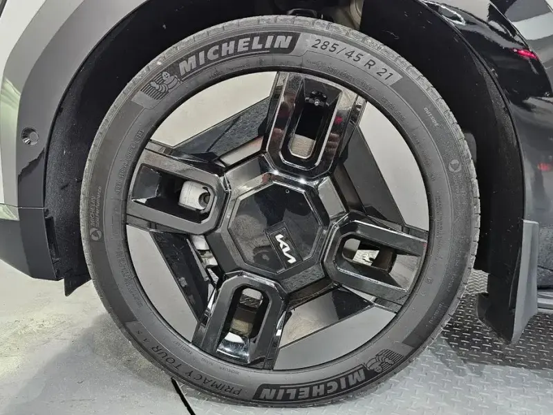 2023 Kia EV9 с пробегом 19 263 км