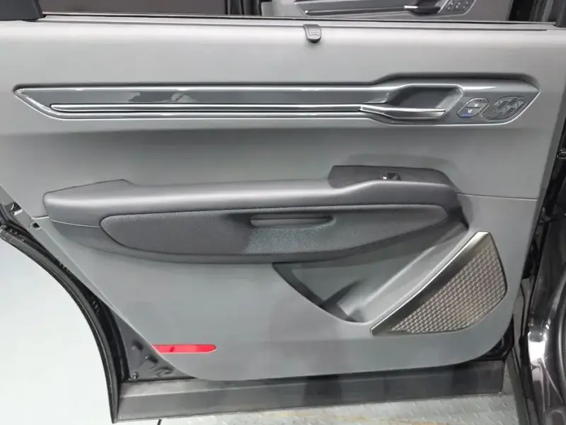 2025 Kia EV9 с пробегом 6 921 км