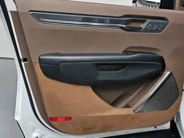 2023 Kia EV9 с пробегом 19 263 км
