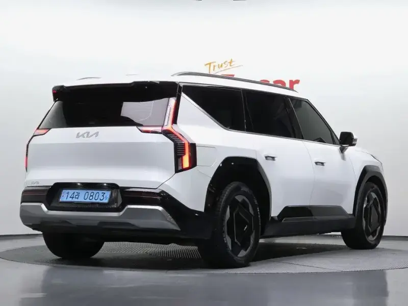 2023 Kia EV9 с пробегом 65 369 км