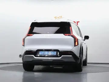 2023 Kia EV9 с пробегом 65 369 км