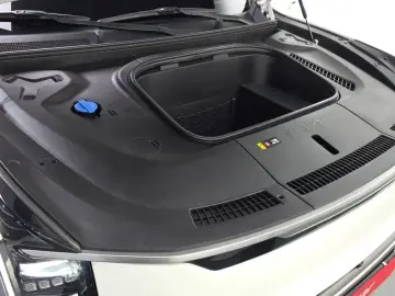 2023 Kia EV9 с пробегом 65 369 км