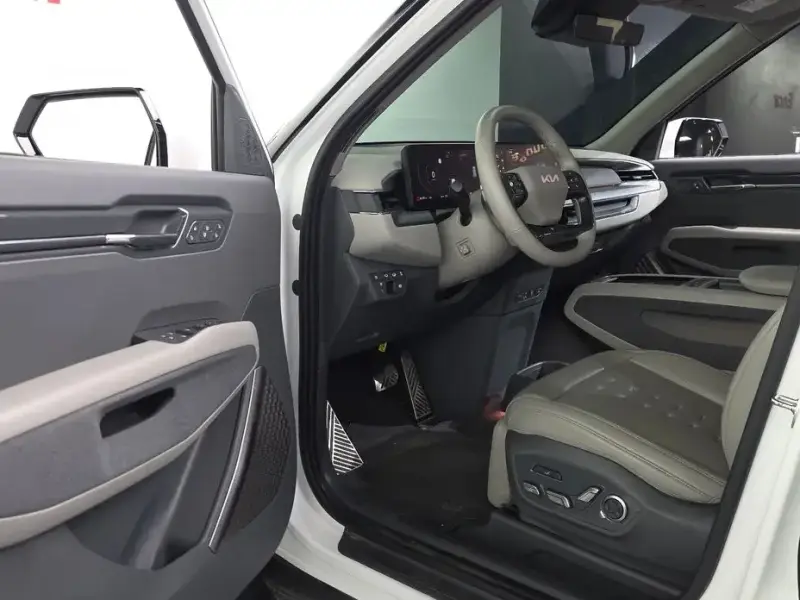 2023 Kia EV9 с пробегом 65 369 км
