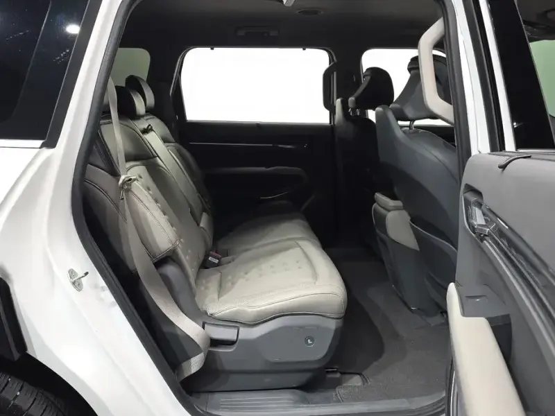 2023 Kia EV9 с пробегом 65 369 км