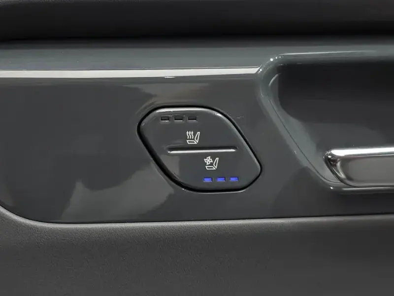 2023 Kia EV9 с пробегом 65 369 км