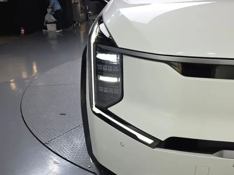 2023 Kia EV9 с пробегом 65 369 км