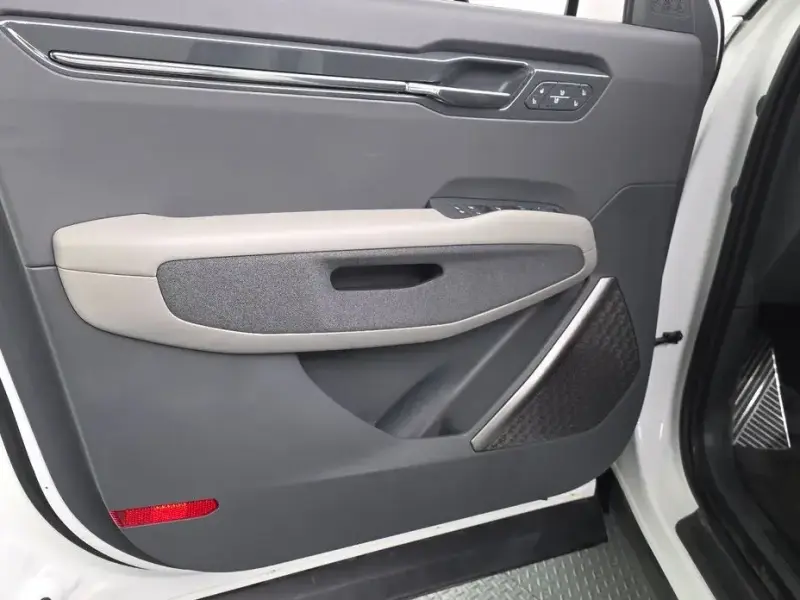 2023 Kia EV9 с пробегом 65 369 км