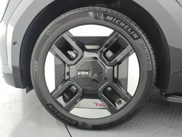 2023 Kia EV9 с пробегом 36 998 км