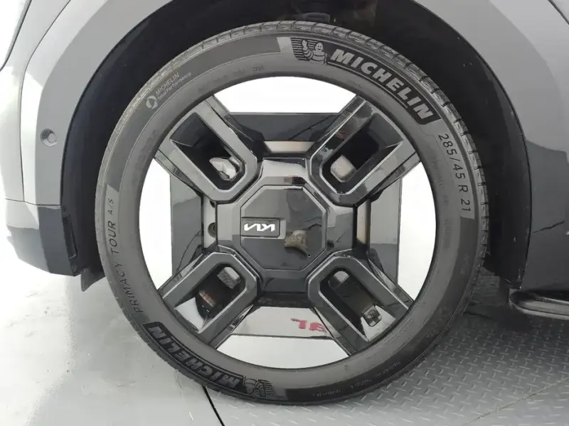 2023 Kia EV9 с пробегом 36 998 км