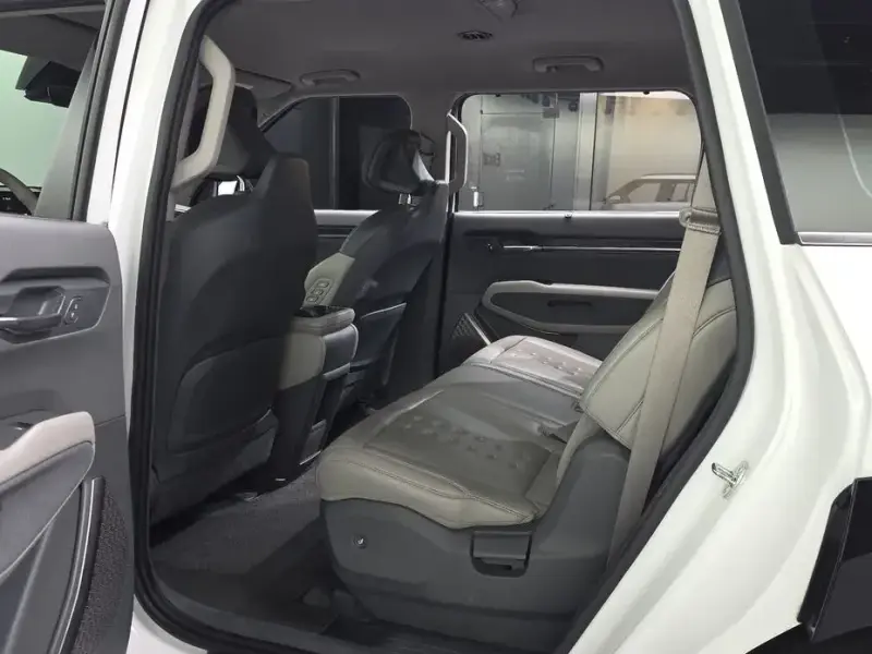 2023 Kia EV9 с пробегом 65 369 км