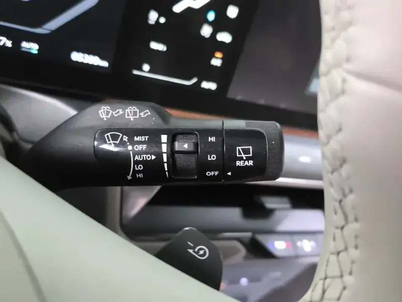 2023 Kia EV9 с пробегом 65 369 км