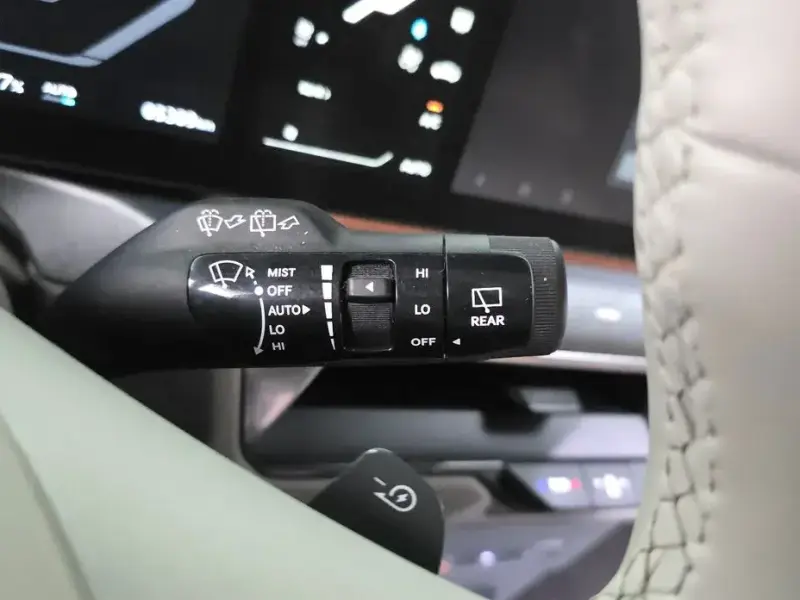 2023 Kia EV9 с пробегом 65 369 км