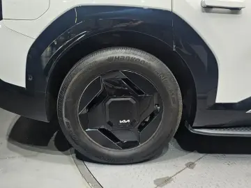2023 Kia EV9 с пробегом 55 504 км