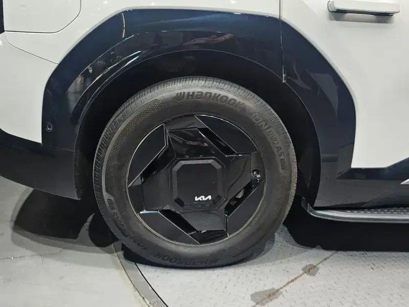 2023 Kia EV9 с пробегом 55 504 км