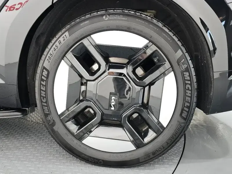 2023 Kia EV9 с пробегом 36 998 км