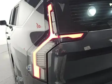 2023 Kia EV9 с пробегом 36 998 км
