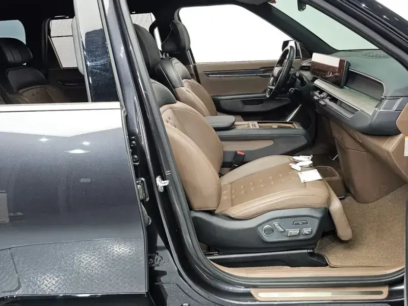 2023 Kia EV9 с пробегом 36 998 км