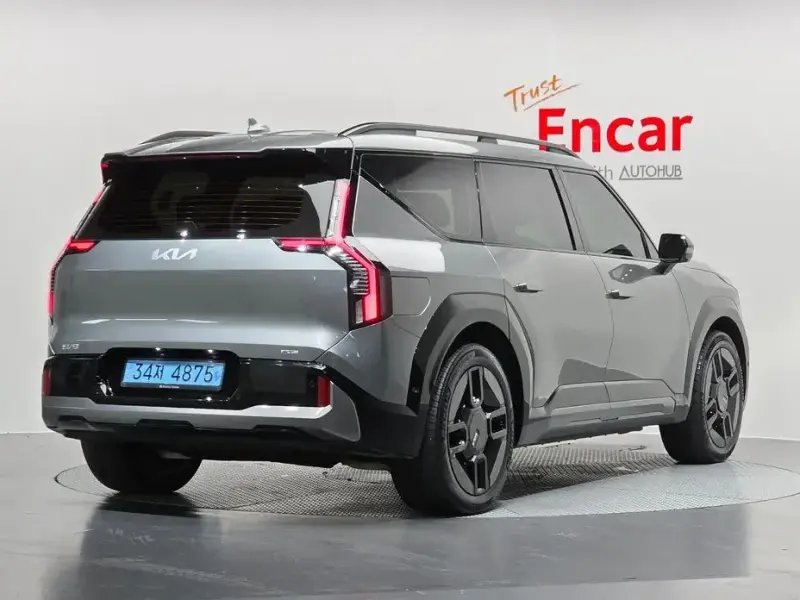 2025 Kia EV9 с пробегом 10 725 км