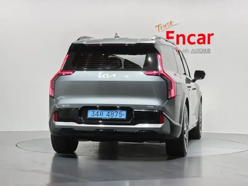 2025 Kia EV9 с пробегом 10 725 км