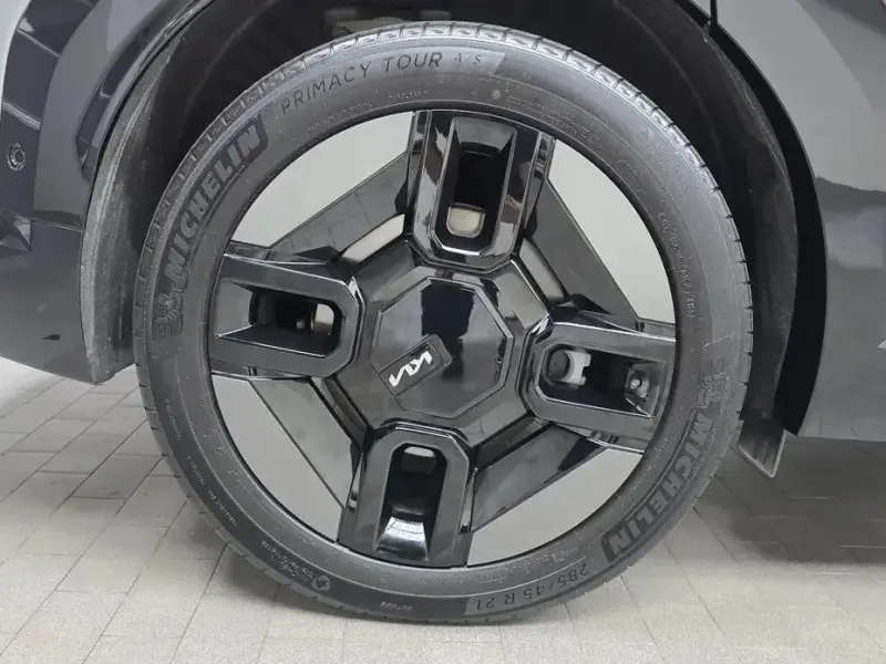 2025 Kia EV9 с пробегом 10 725 км