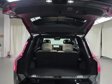 2025 Kia EV9 с пробегом 10 725 км