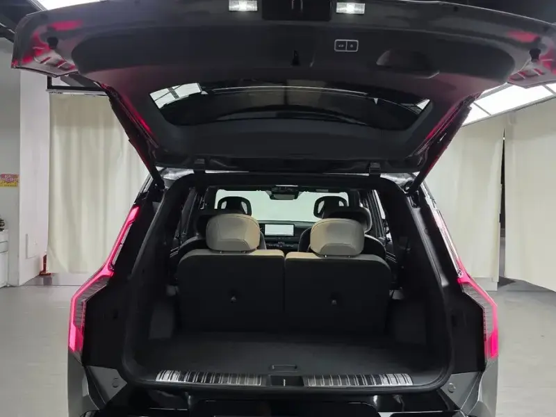 2025 Kia EV9 с пробегом 10 725 км