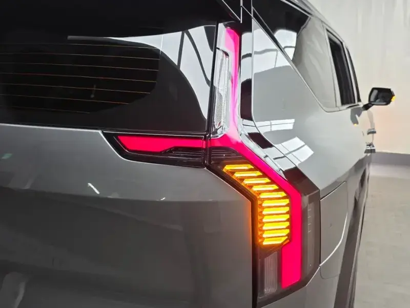 2025 Kia EV9 с пробегом 10 725 км