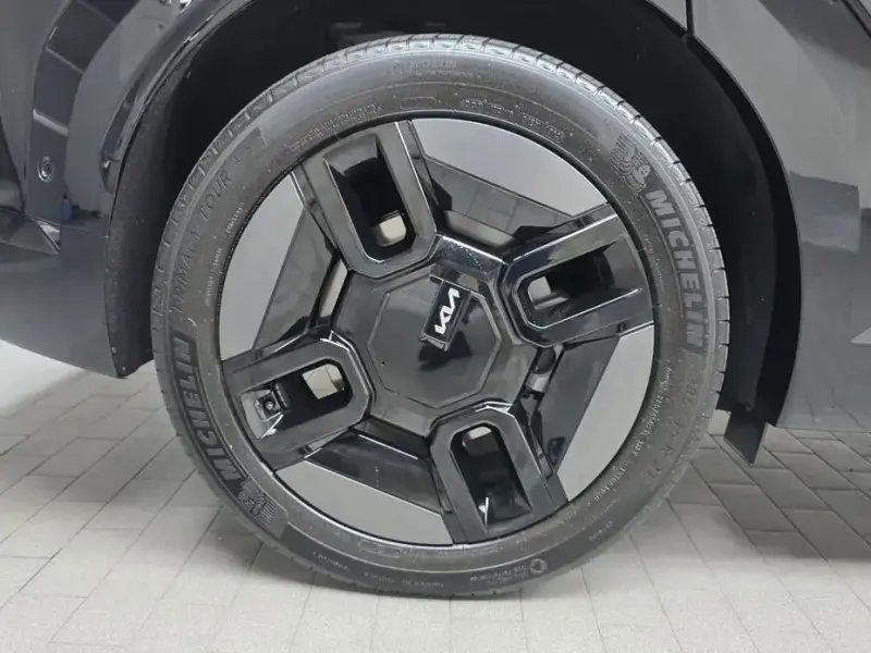 2025 Kia EV9 с пробегом 7 685 км