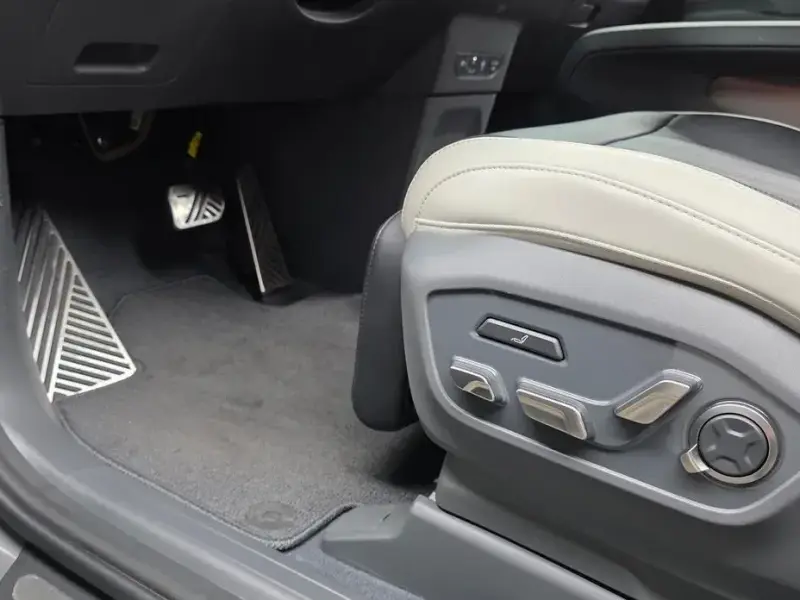 2025 Kia EV9 с пробегом 10 725 км