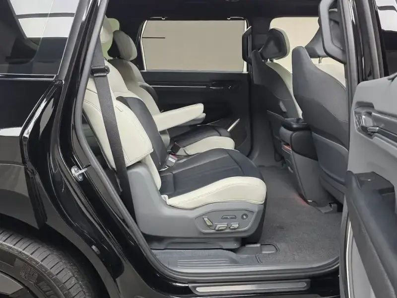 2025 Kia EV9 с пробегом 7 685 км