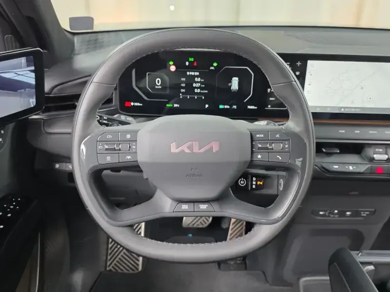 2025 Kia EV9 с пробегом 7 685 км