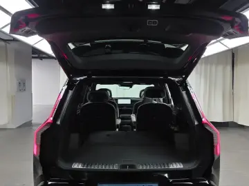 2025 Kia EV9 с пробегом 7 685 км