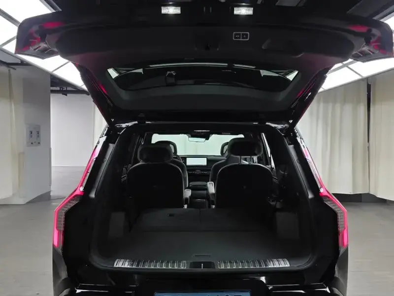 2025 Kia EV9 с пробегом 7 685 км