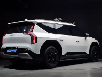 2023 Kia EV9 с пробегом 40 969 км