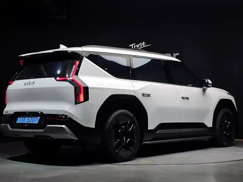 2023 Kia EV9 с пробегом 40 969 км