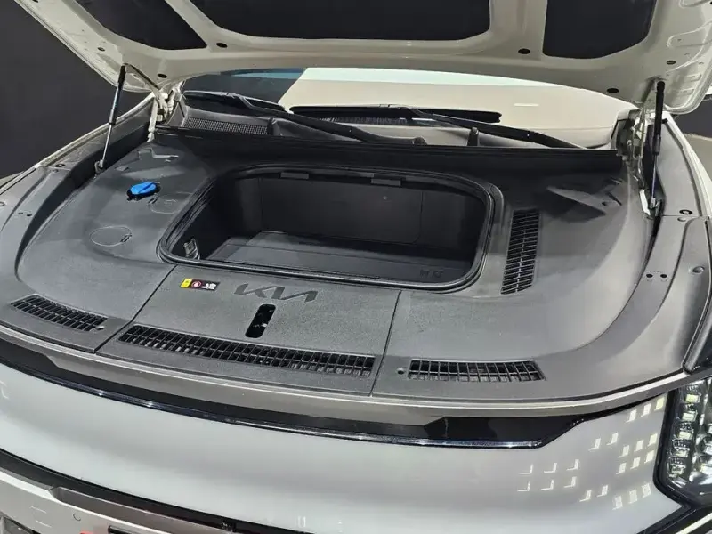 2023 Kia EV9 с пробегом 40 969 км