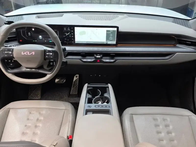 2023 Kia EV9 с пробегом 40 969 км