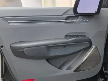 2025 Kia EV9 с пробегом 7 685 км