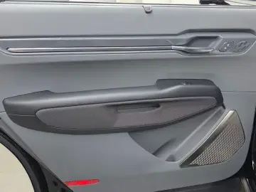 2025 Kia EV9 с пробегом 7 685 км