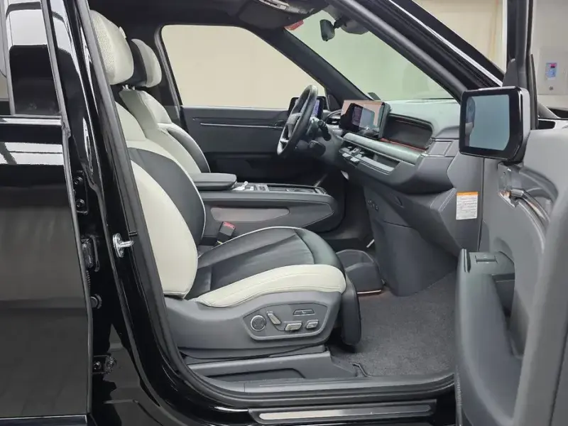 2025 Kia EV9 с пробегом 7 685 км